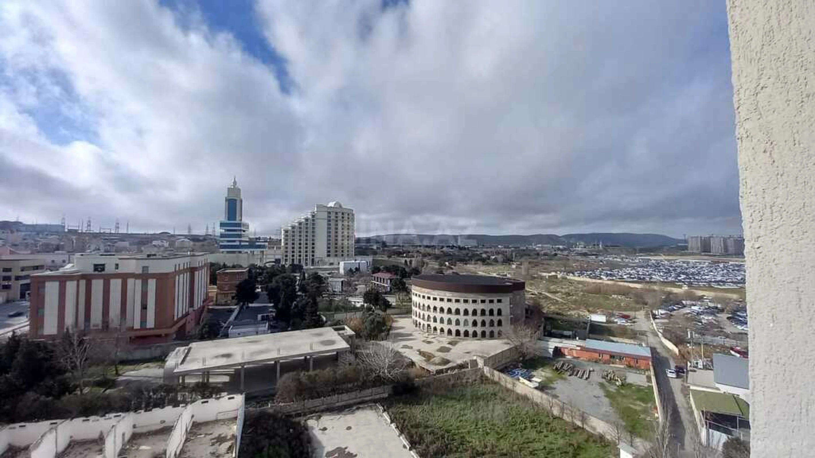 Satılır 3 otaqlı mənzil 135 m²