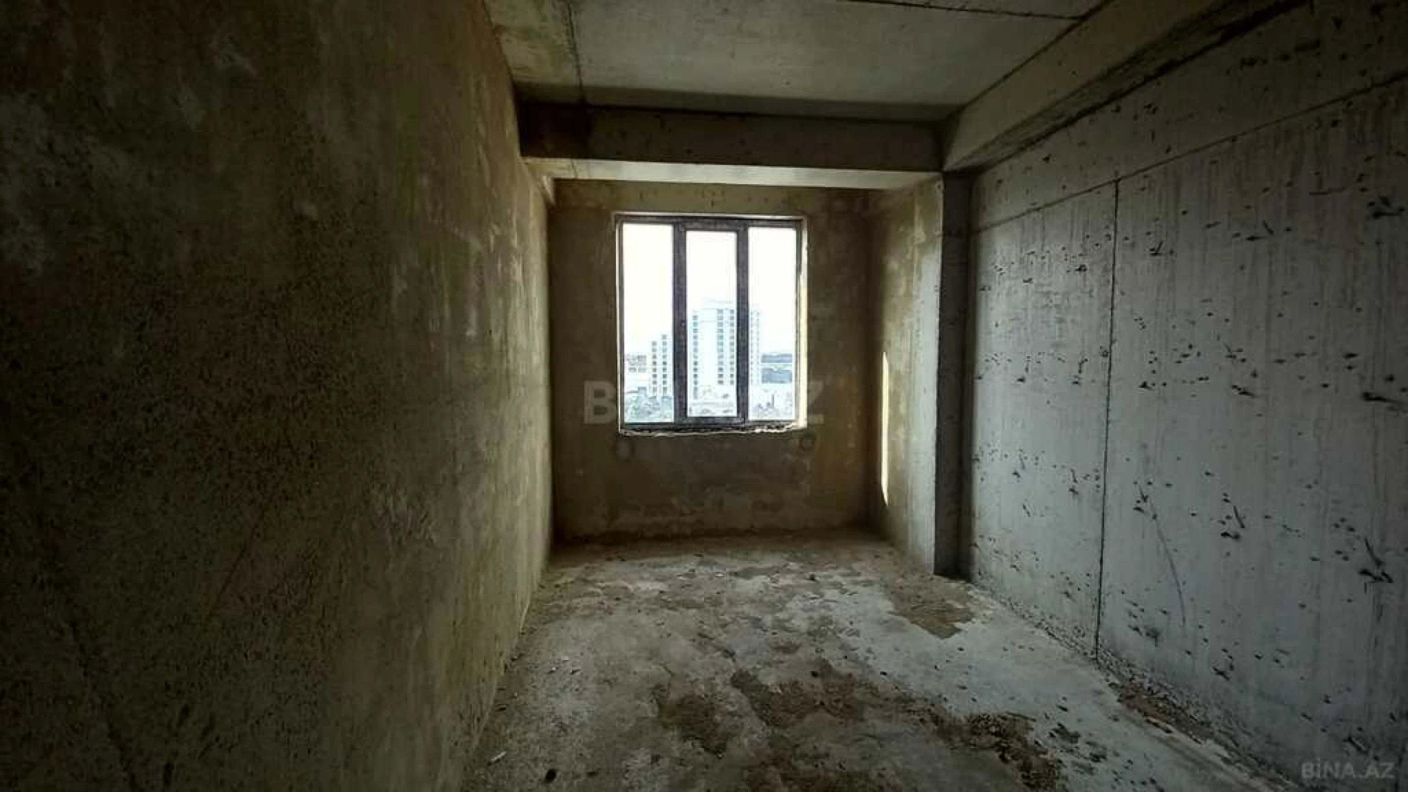 Satılır 3 otaqlı mənzil 135 m²