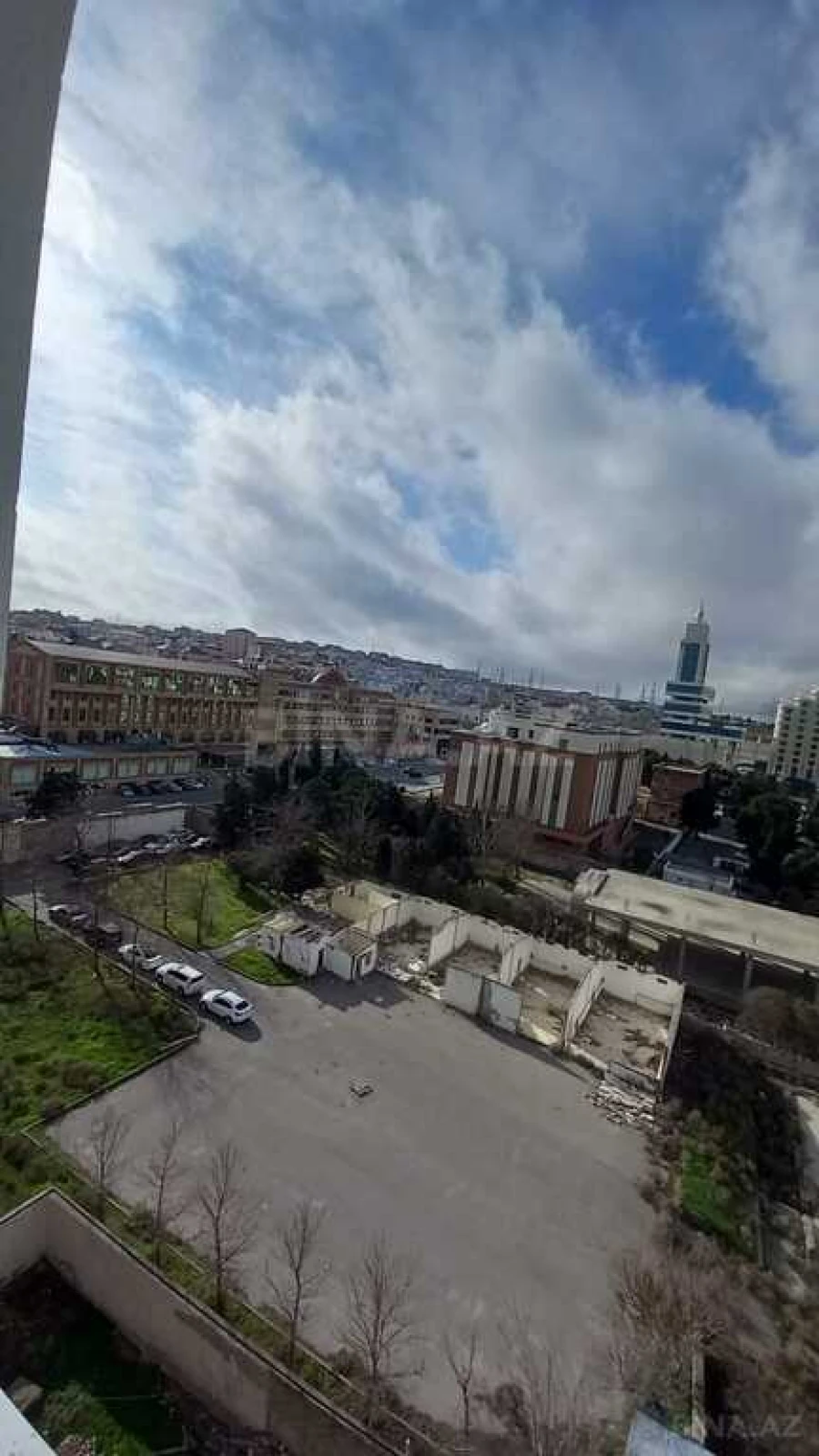 Satılır 3 otaqlı mənzil 135 m²