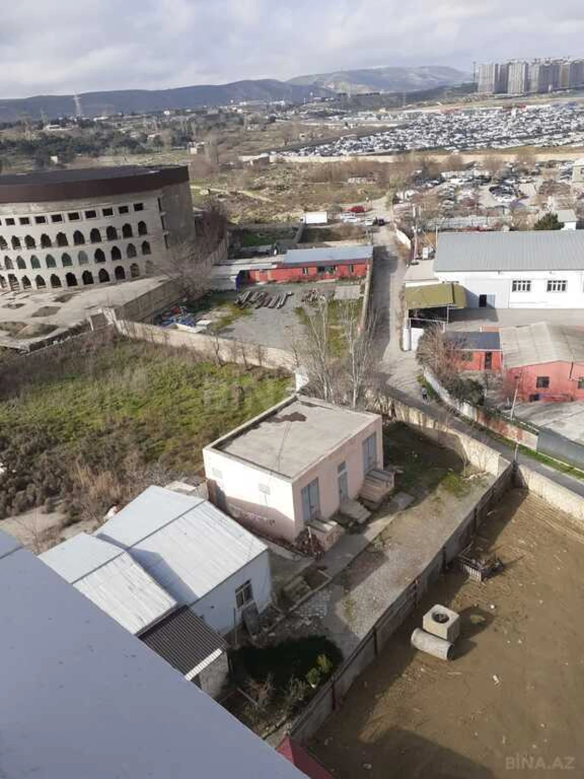 Satılır 3 otaqlı mənzil 135 m²