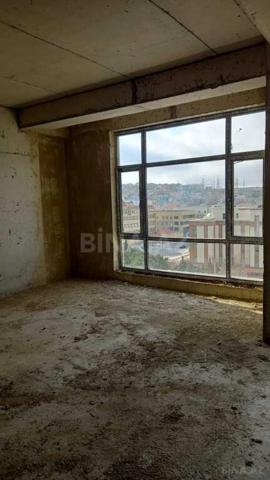 Satılır 3 otaqlı mənzil 135 m²