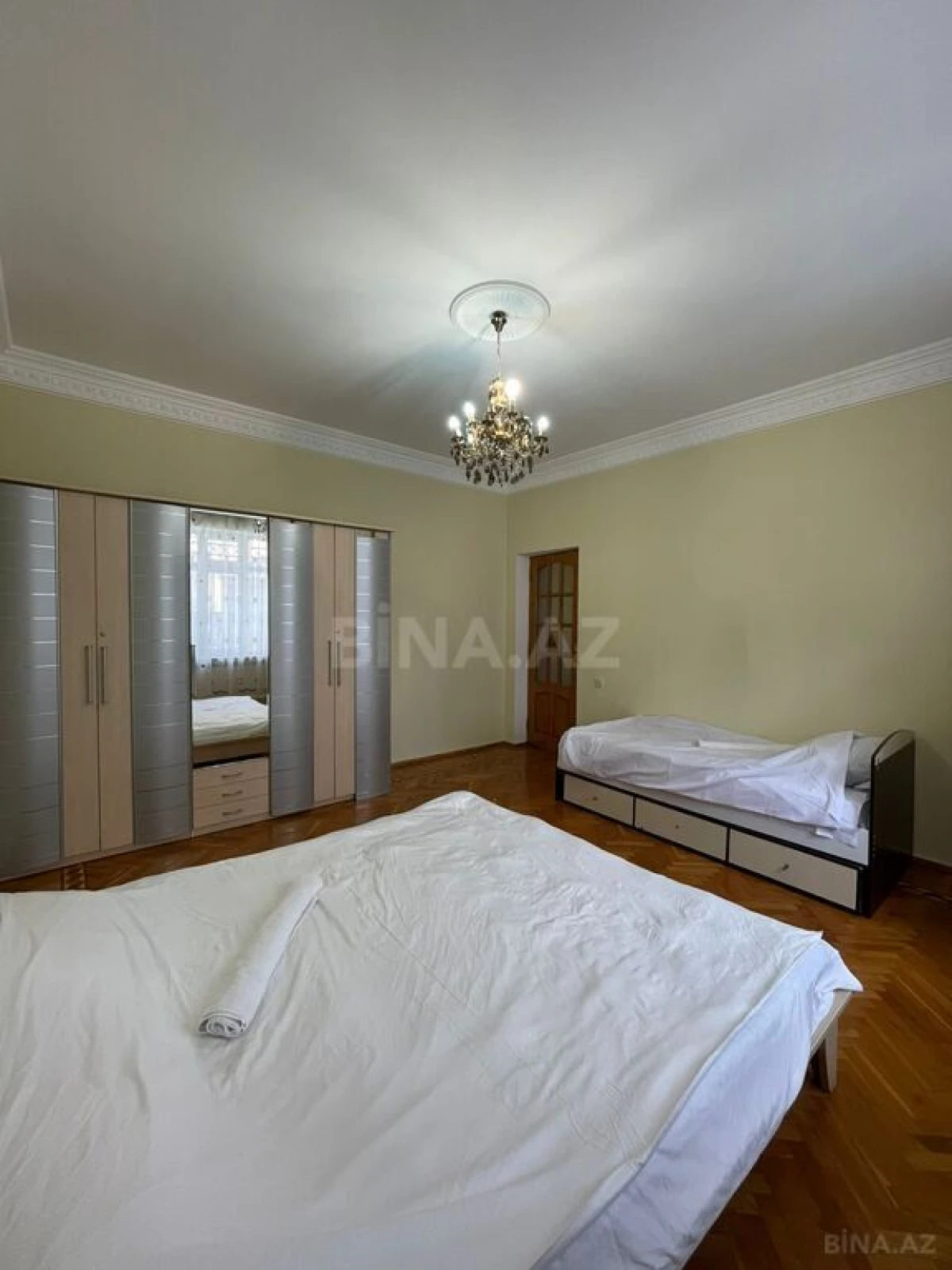 Satılır 5 otaqlı həyət evi 400 m²