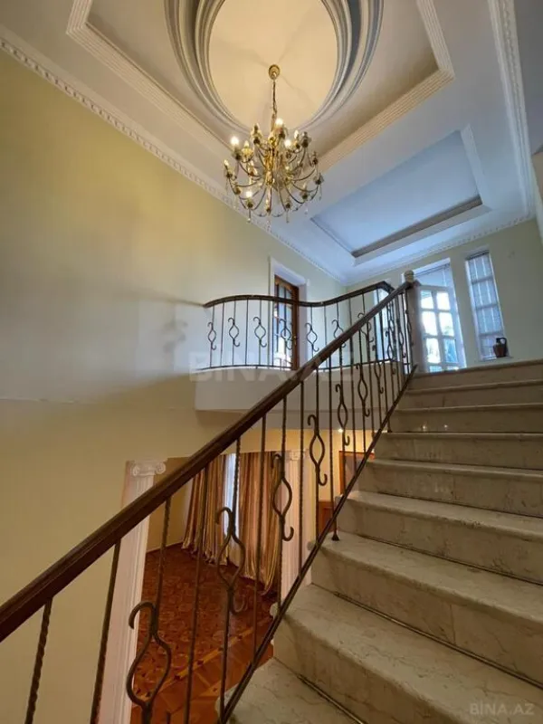 Satılır 5 otaqlı həyət evi 400 m²