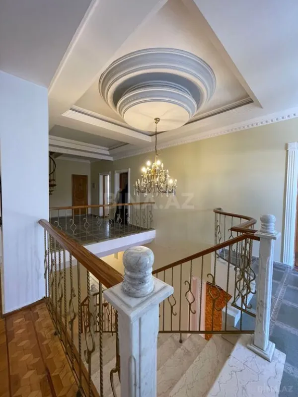 Satılır 5 otaqlı həyət evi 400 m²