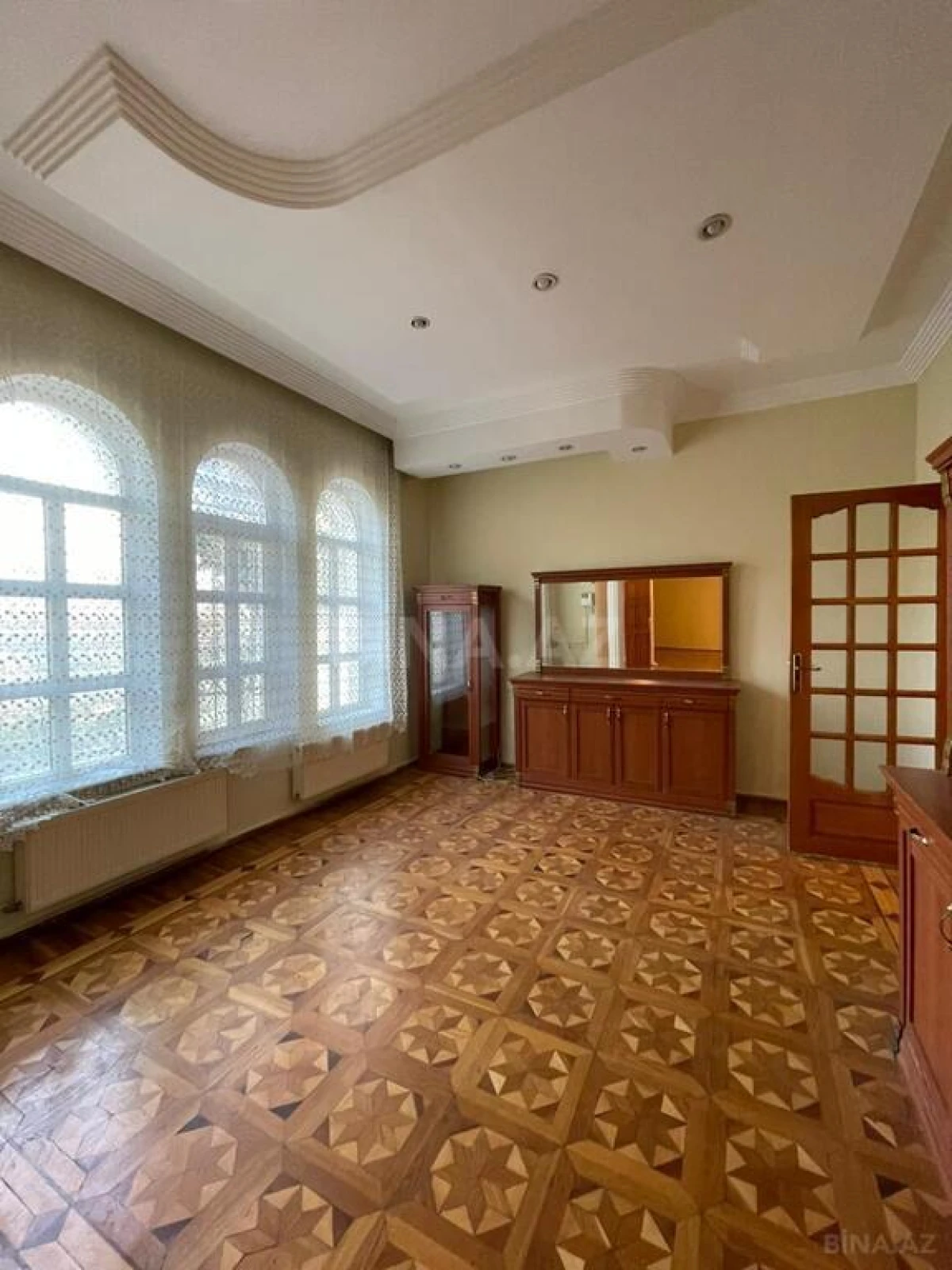 Satılır 5 otaqlı həyət evi 400 m²
