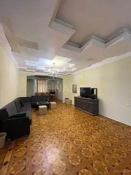 Satılır 5 otaqlı həyət evi 400 m²