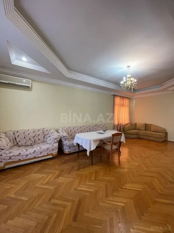 Satılır 5 otaqlı həyət evi 400 m²