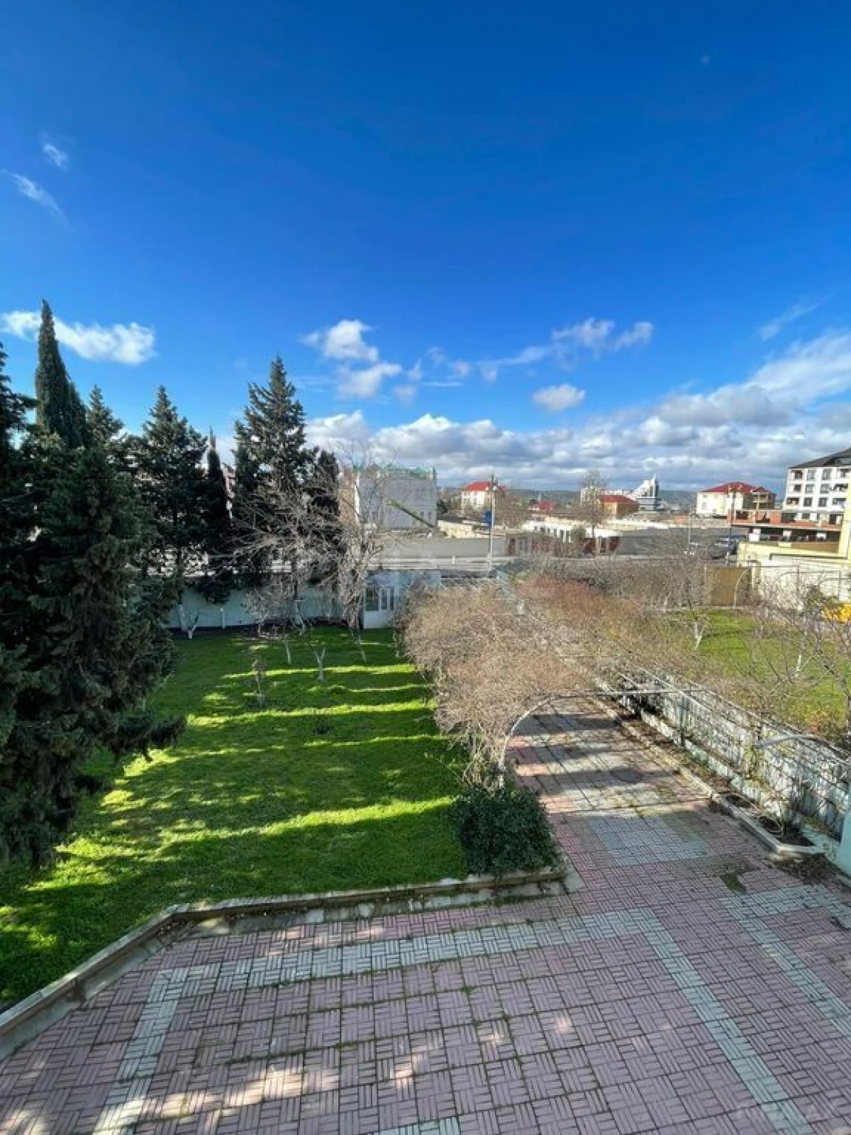 Satılır 5 otaqlı həyət evi 400 m²