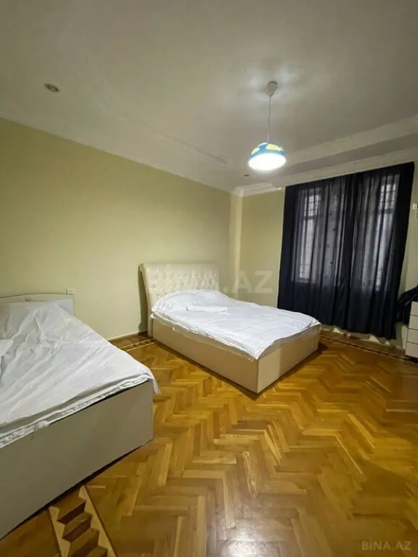 Satılır 5 otaqlı həyət evi 400 m²