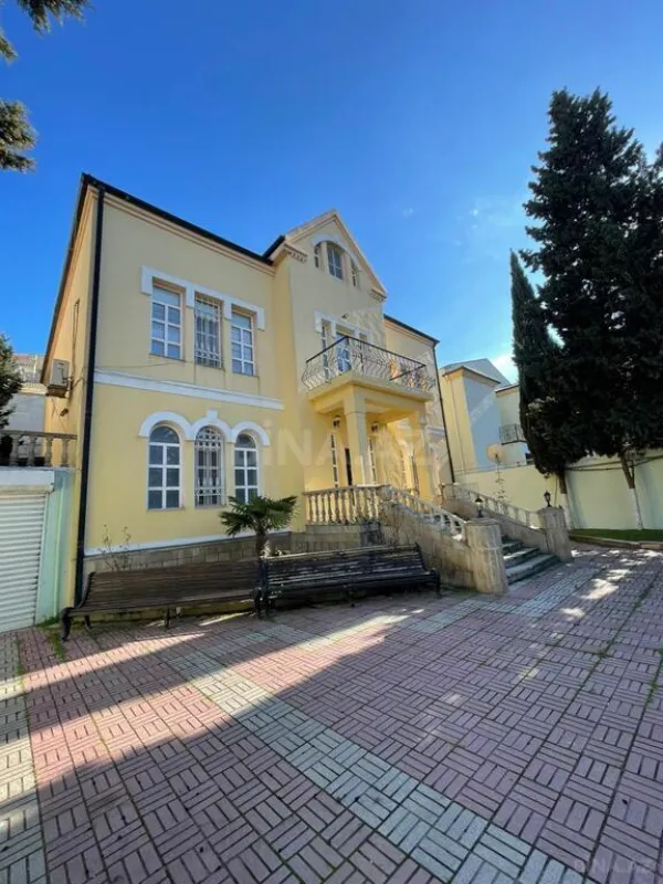 Satılır 5 otaqlı həyət evi 400 m²