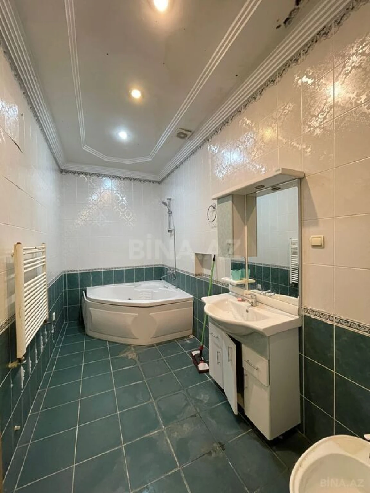 Satılır 5 otaqlı həyət evi 400 m²