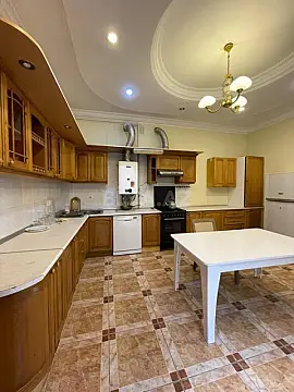 Satılır 5 otaqlı həyət evi 400 m²