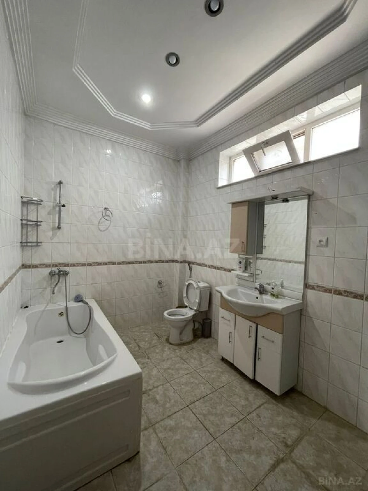 Satılır 5 otaqlı həyət evi 400 m²