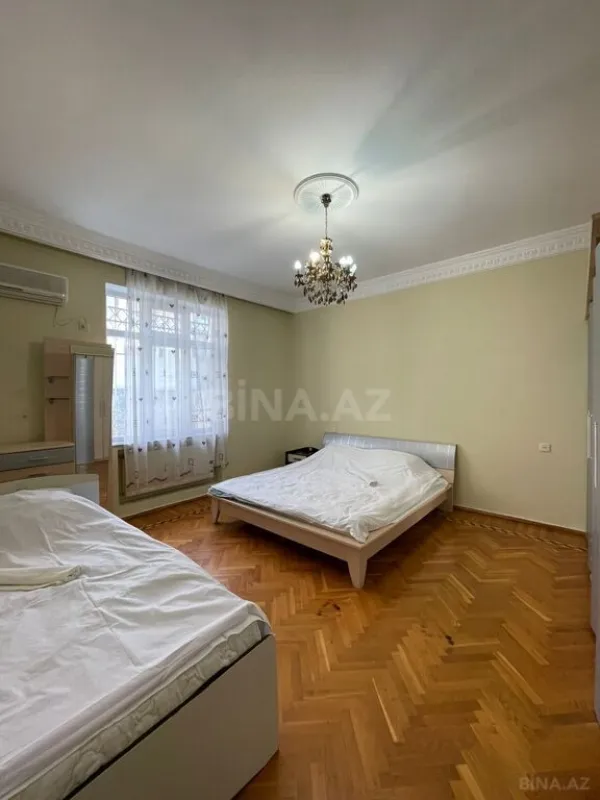 Satılır 5 otaqlı həyət evi 400 m²