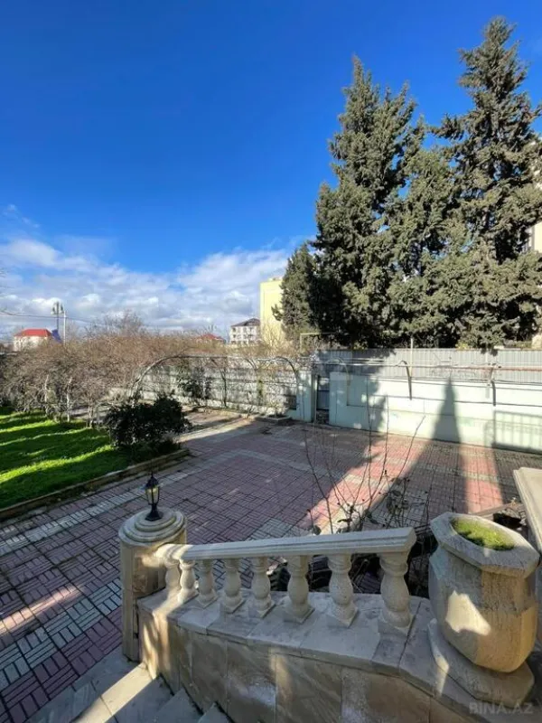 Satılır 5 otaqlı həyət evi 400 m²