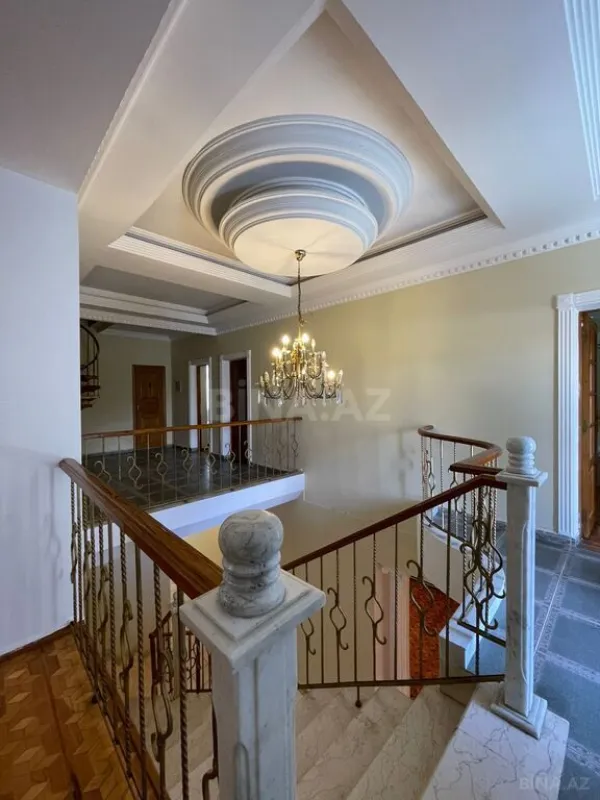 Satılır 5 otaqlı həyət evi 400 m²