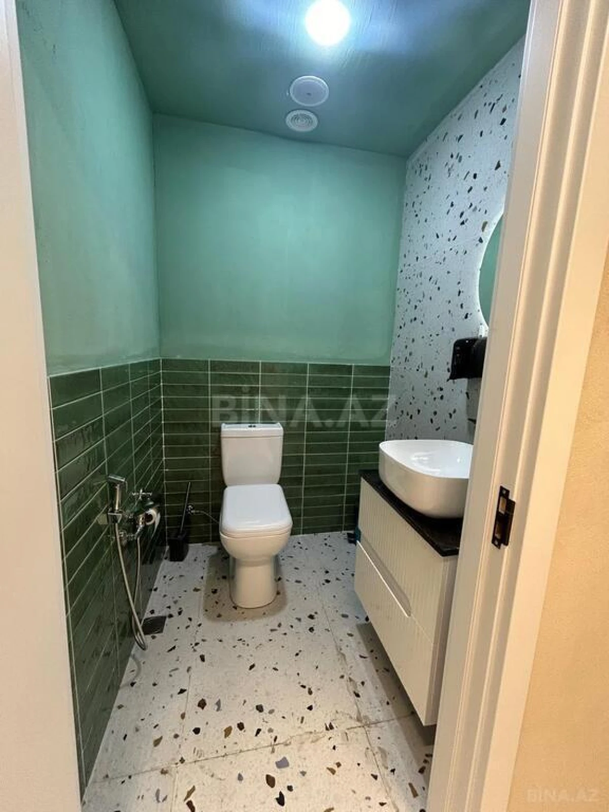 Satılır obyekt 180 m²