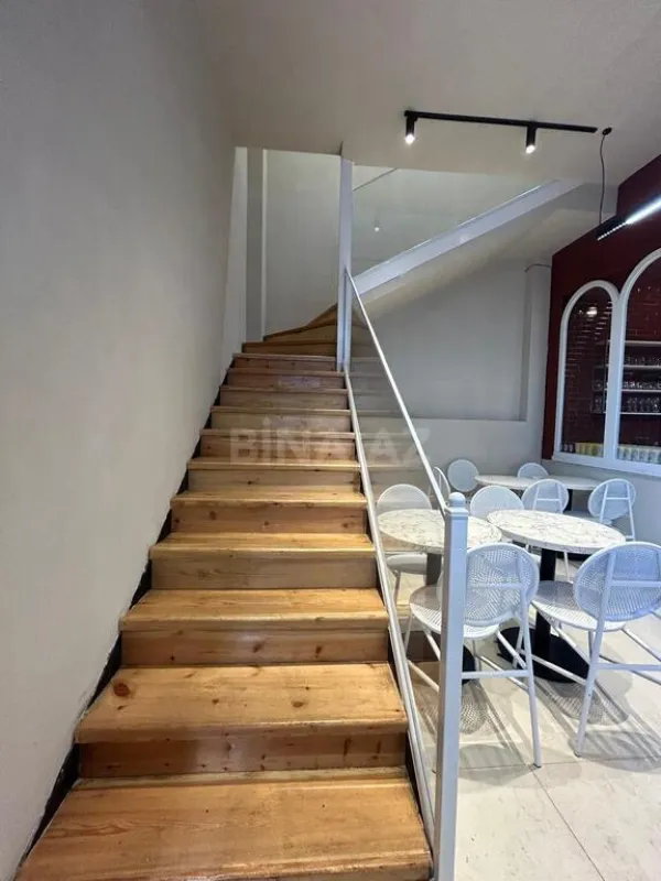 Satılır obyekt 180 m²