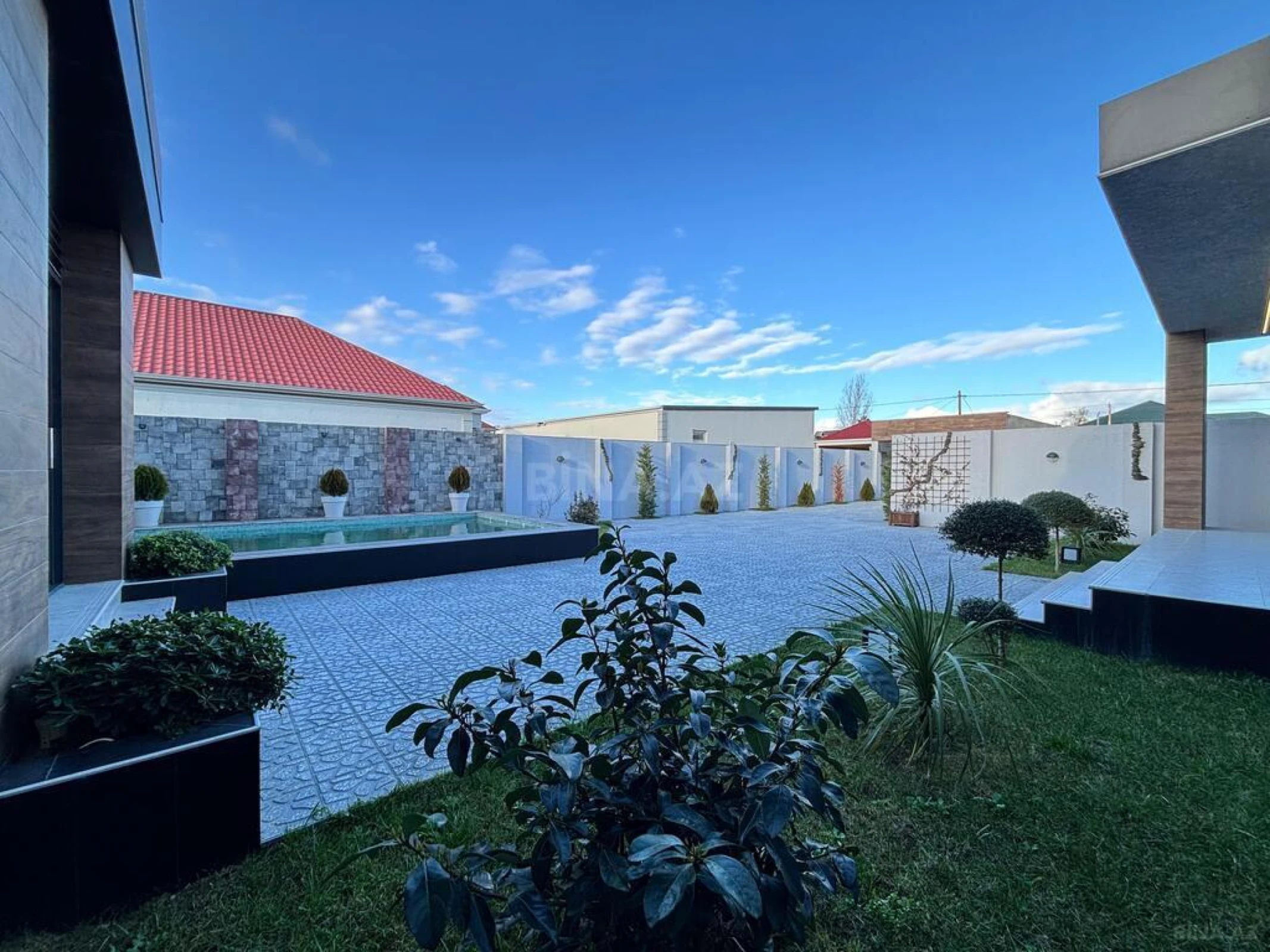 Satılır 4 otaqlı həyət evi 180 m²