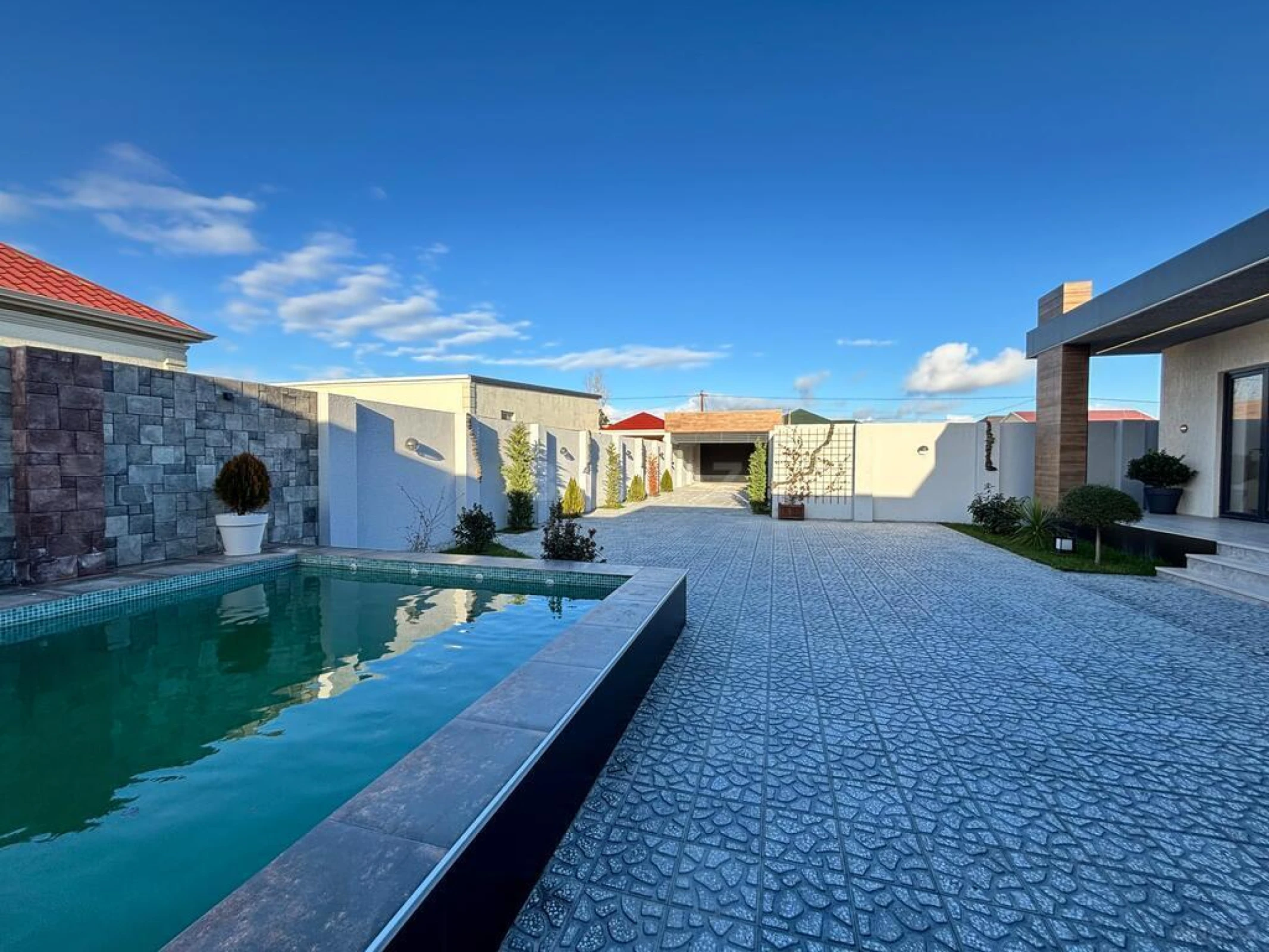 Satılır 4 otaqlı həyət evi 180 m²