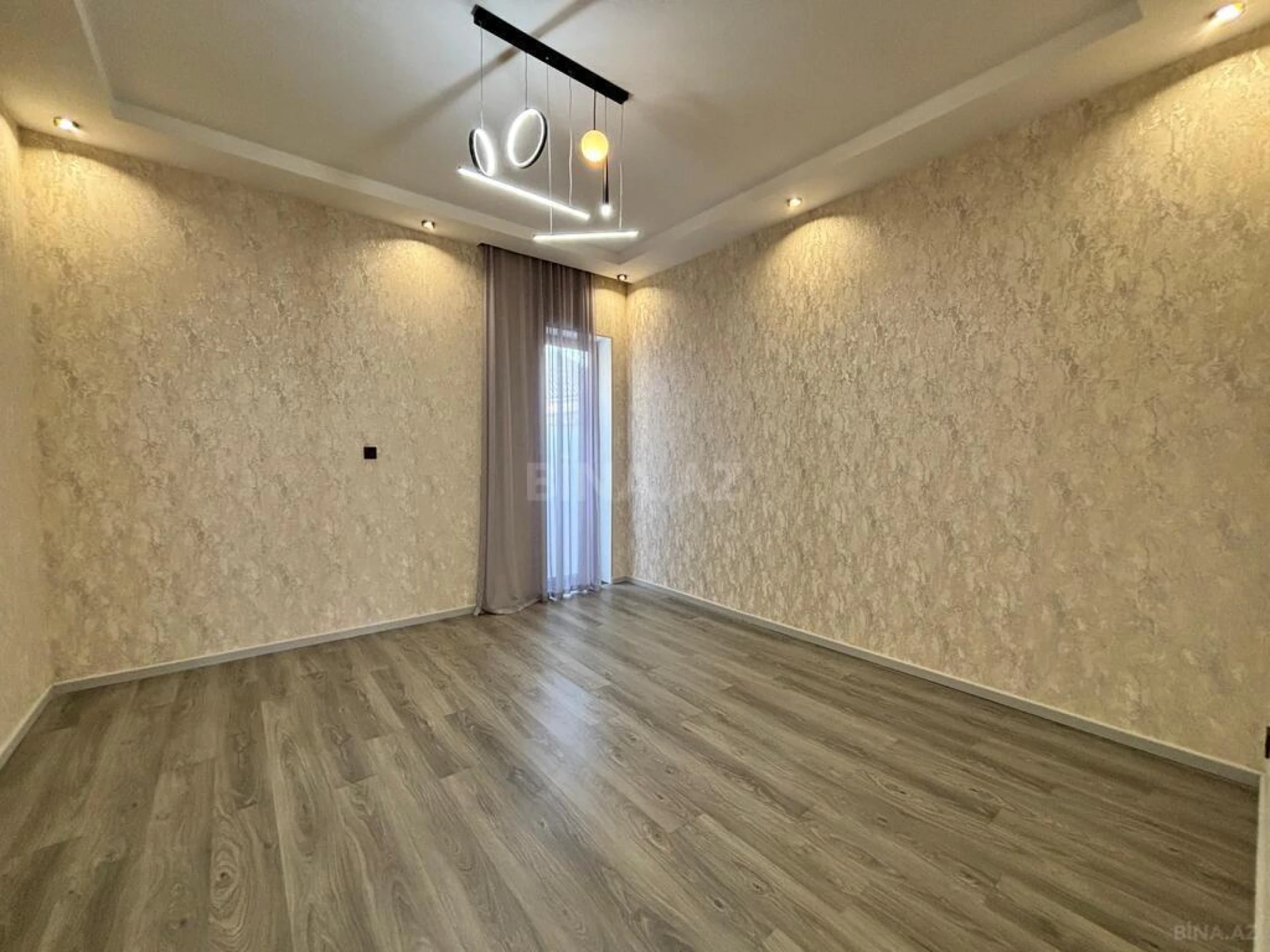 Satılır 4 otaqlı həyət evi 180 m²