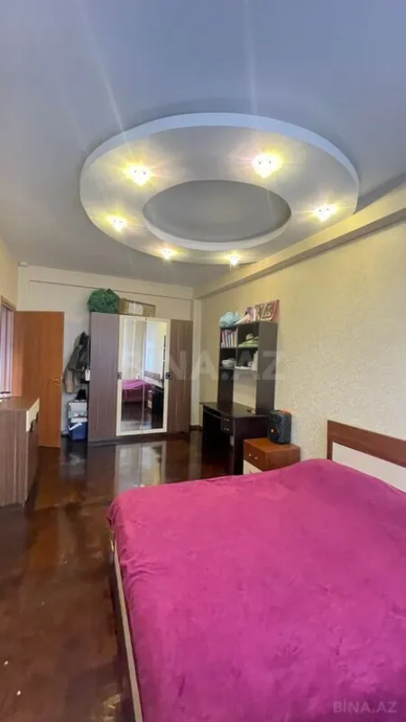 Satılır 3 otaqlı mənzil 140 m²