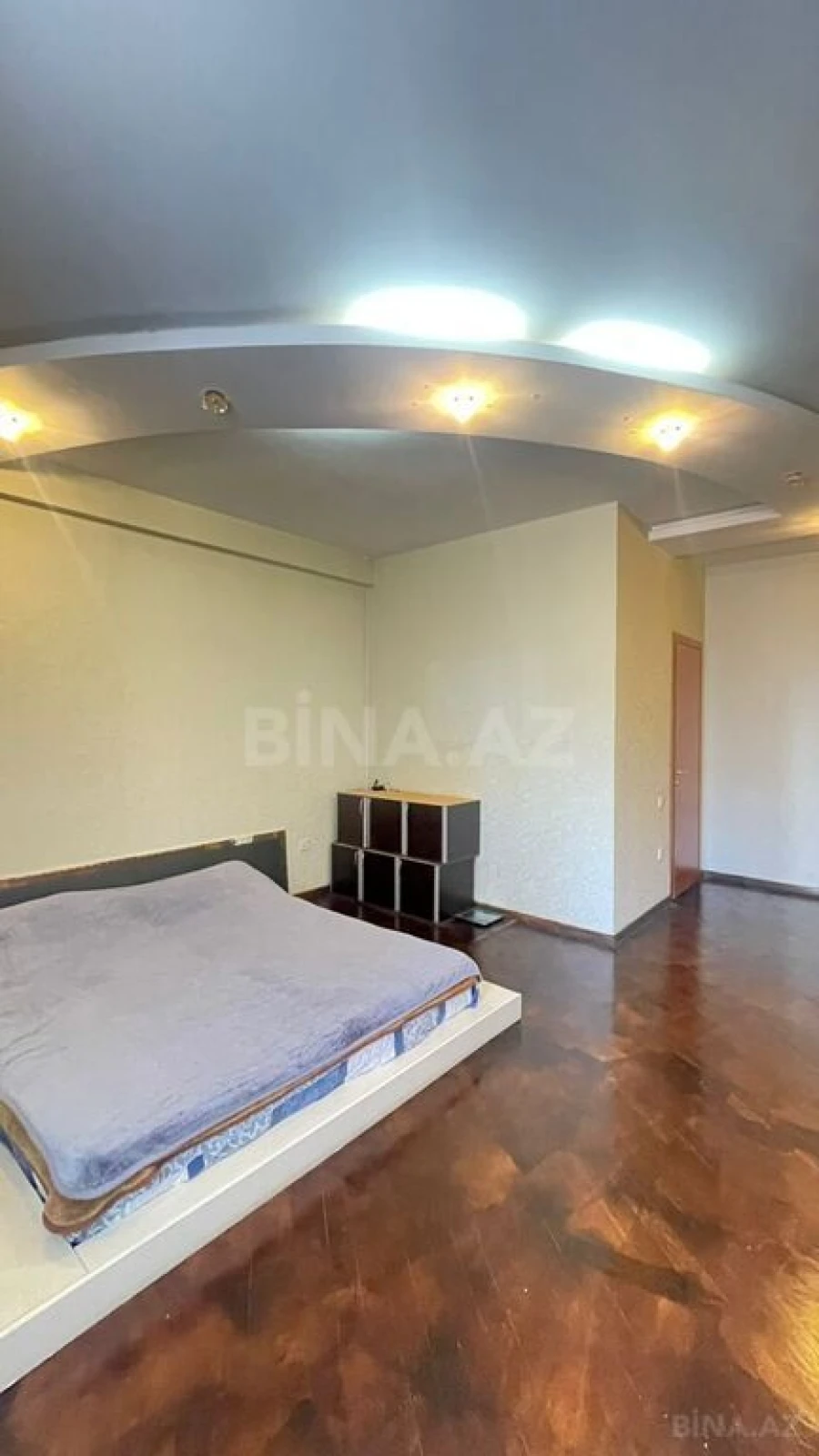 Satılır 3 otaqlı mənzil 140 m²