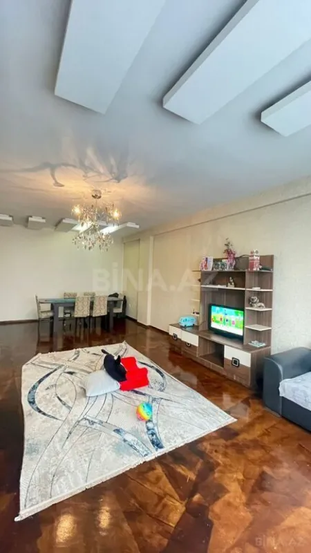 Satılır 3 otaqlı mənzil 140 m²