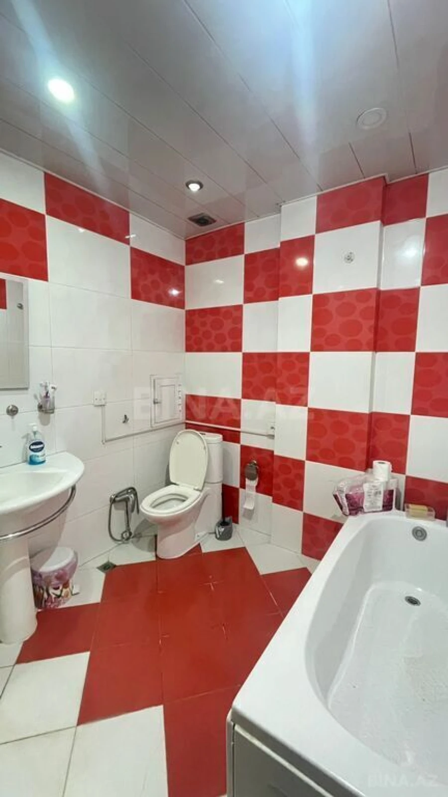 Satılır 3 otaqlı mənzil 140 m²