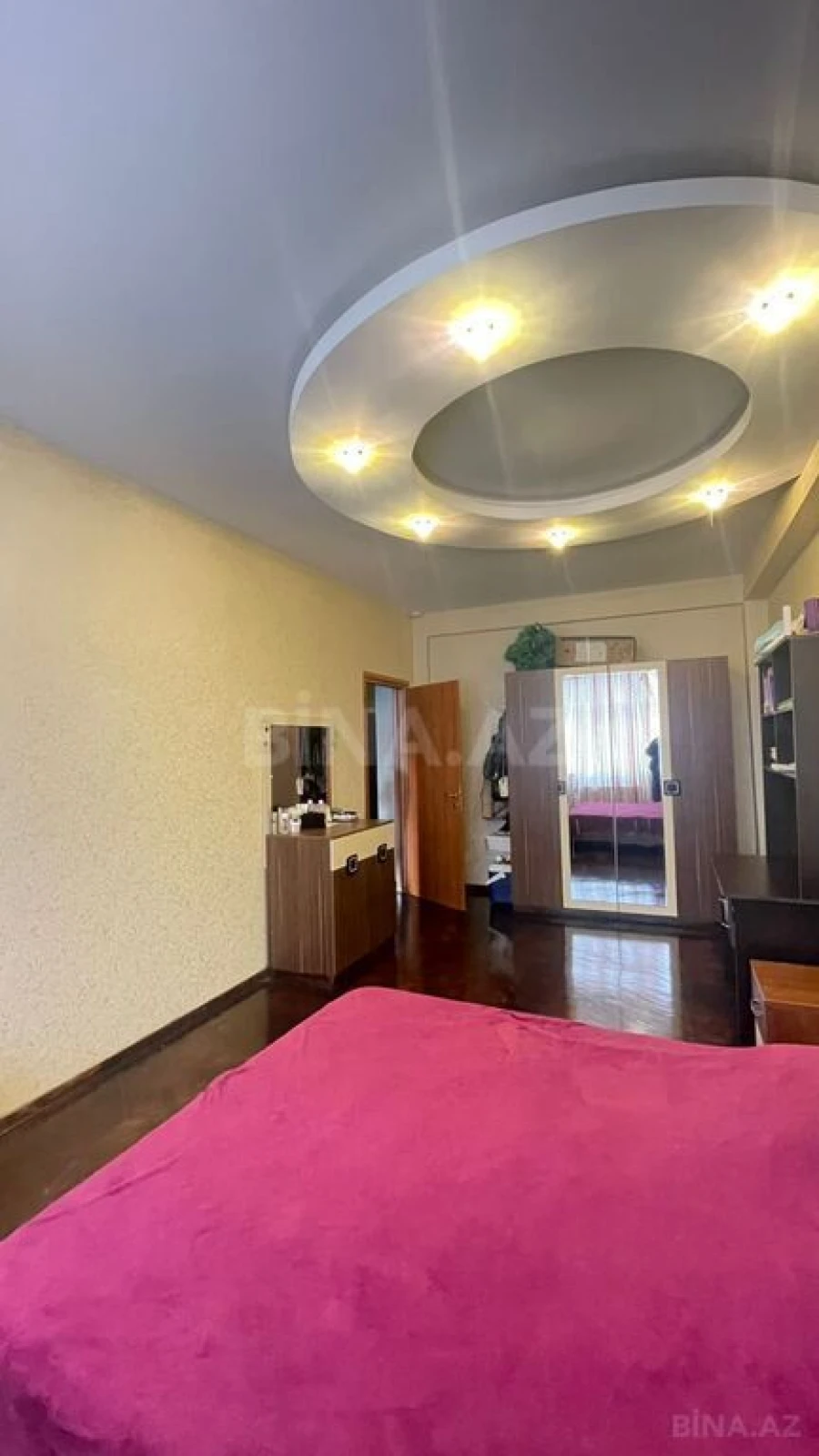 Satılır 3 otaqlı mənzil 140 m²