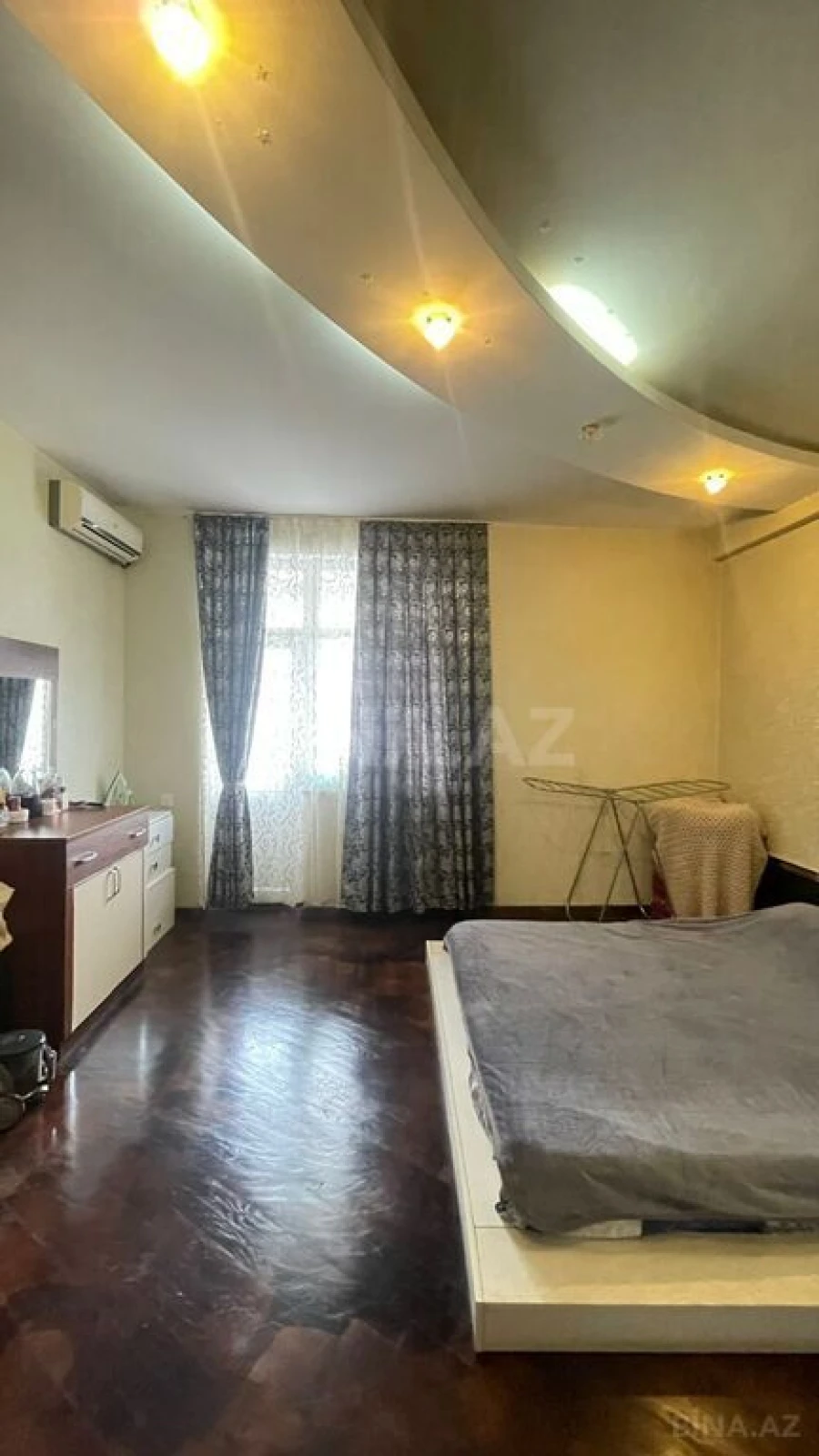 Satılır 3 otaqlı mənzil 140 m²
