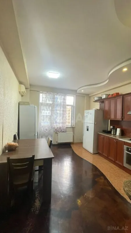 Satılır 3 otaqlı mənzil 140 m²