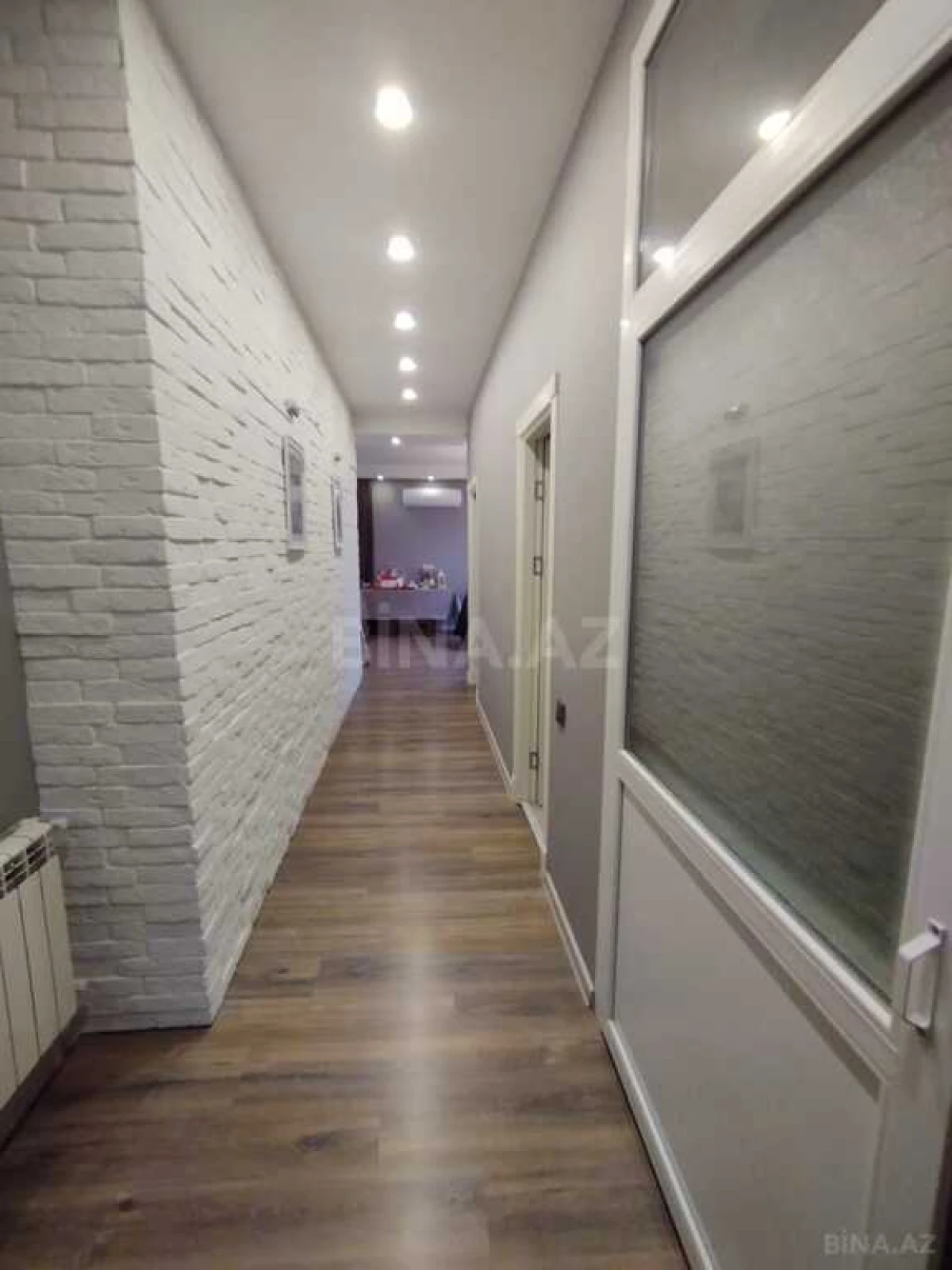 Satılır 10 otaqlı həyət evi 440 m²