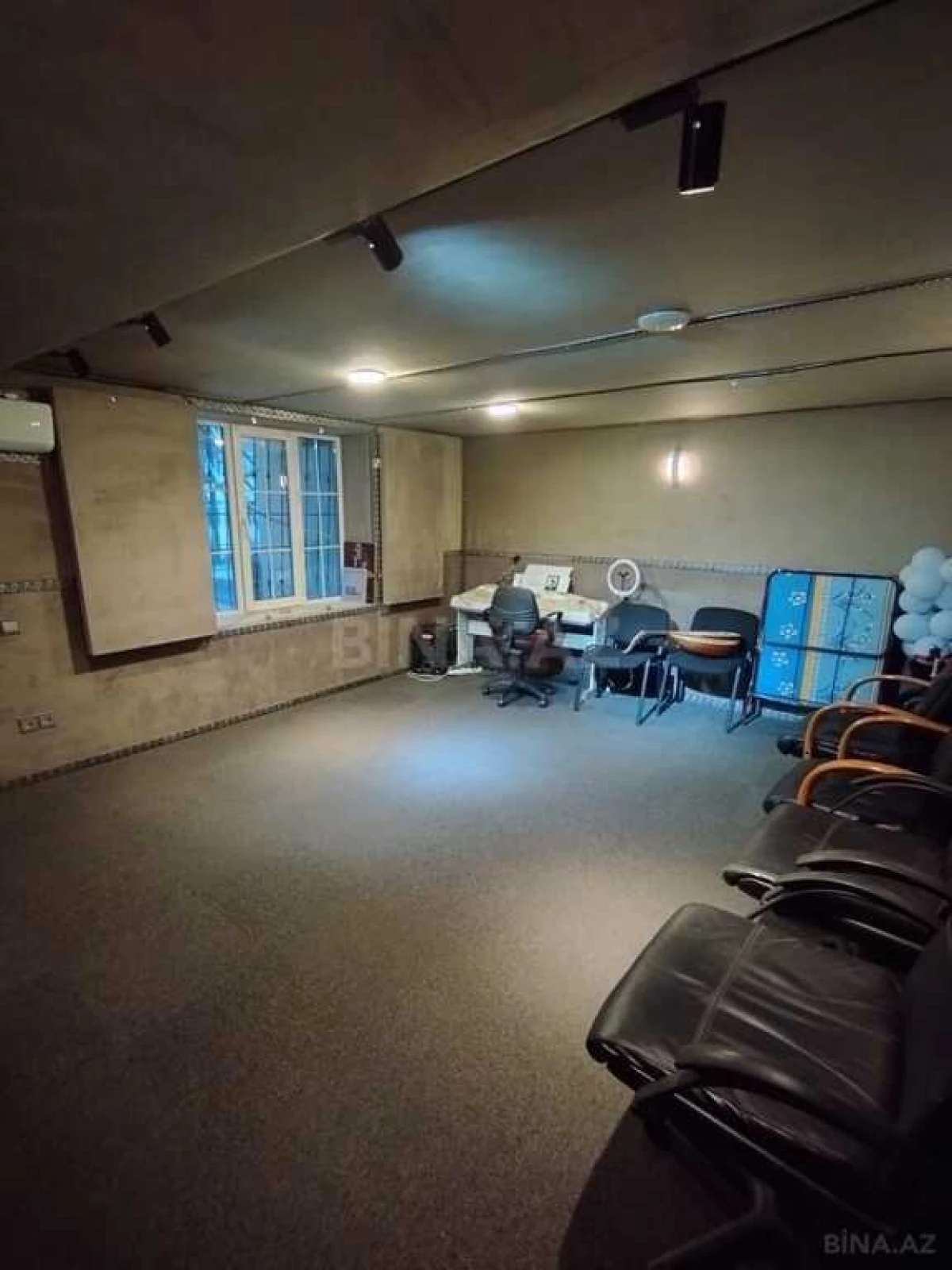 Satılır 10 otaqlı həyət evi 440 m²