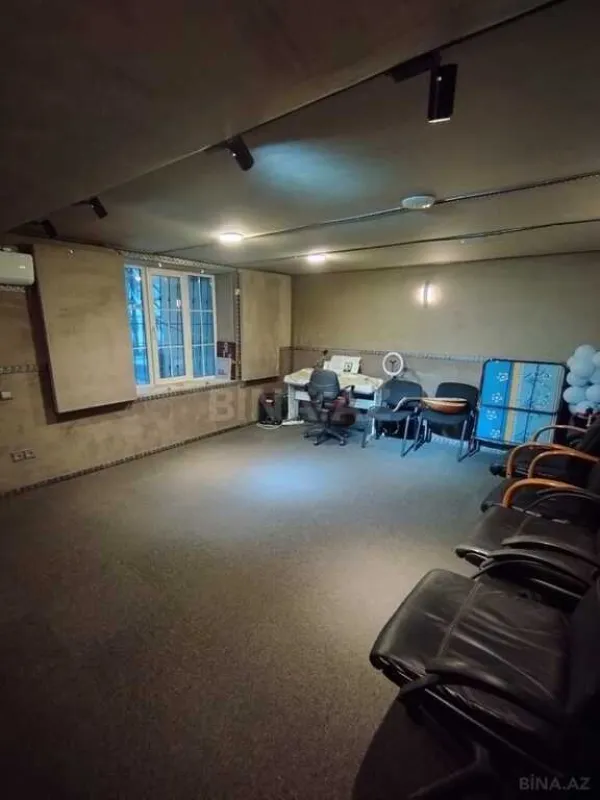 Satılır 10 otaqlı həyət evi 440 m²