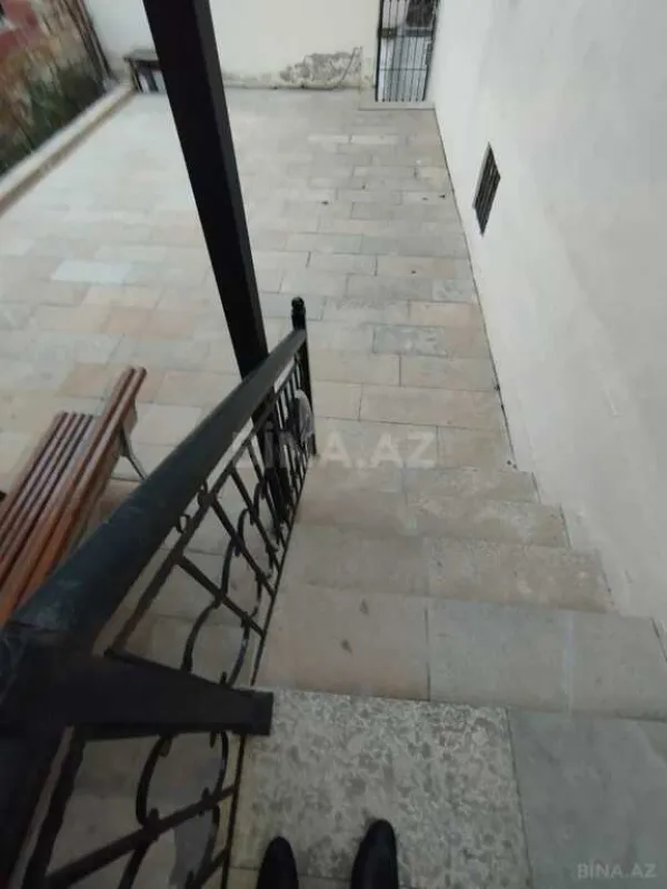 Satılır 10 otaqlı həyət evi 440 m²