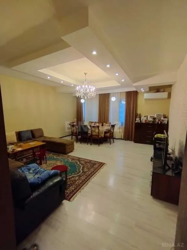 Satılır 10 otaqlı həyət evi 440 m²