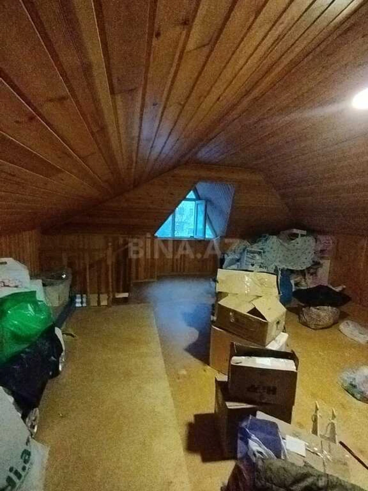 Satılır 10 otaqlı həyət evi 440 m²