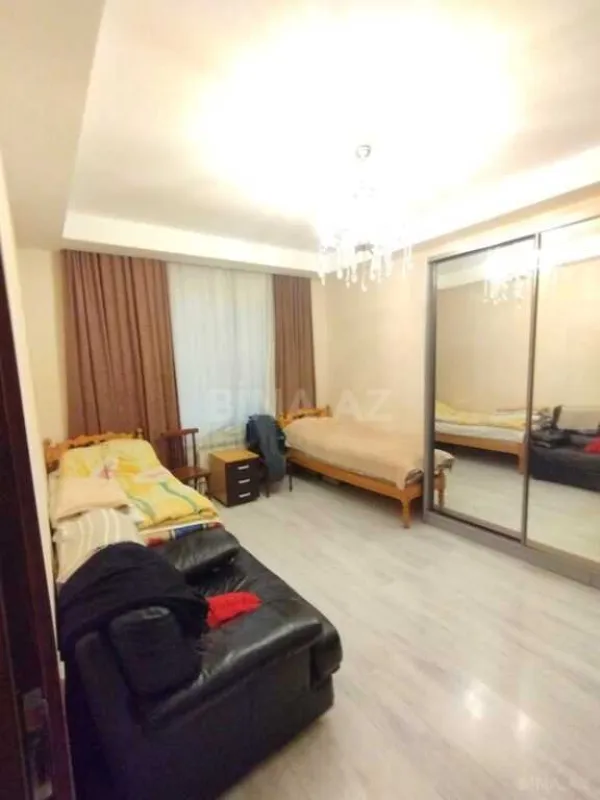 Satılır 10 otaqlı həyət evi 440 m²