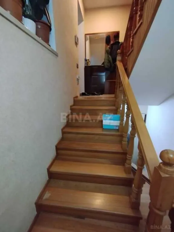 Satılır 10 otaqlı həyət evi 440 m²