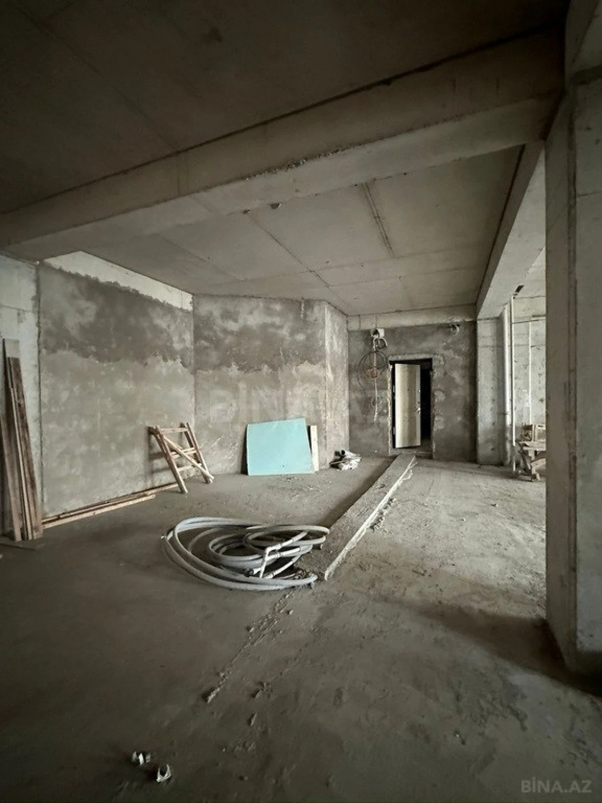 Satılır obyekt 670 m²