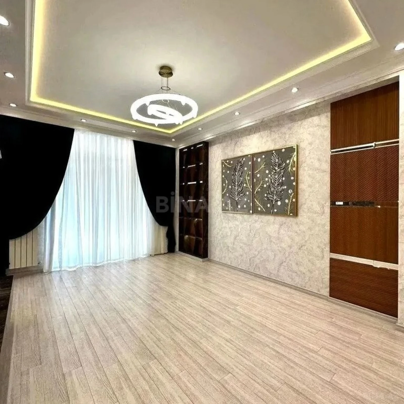 Satılır 3 otaqlı mənzil 136 m²