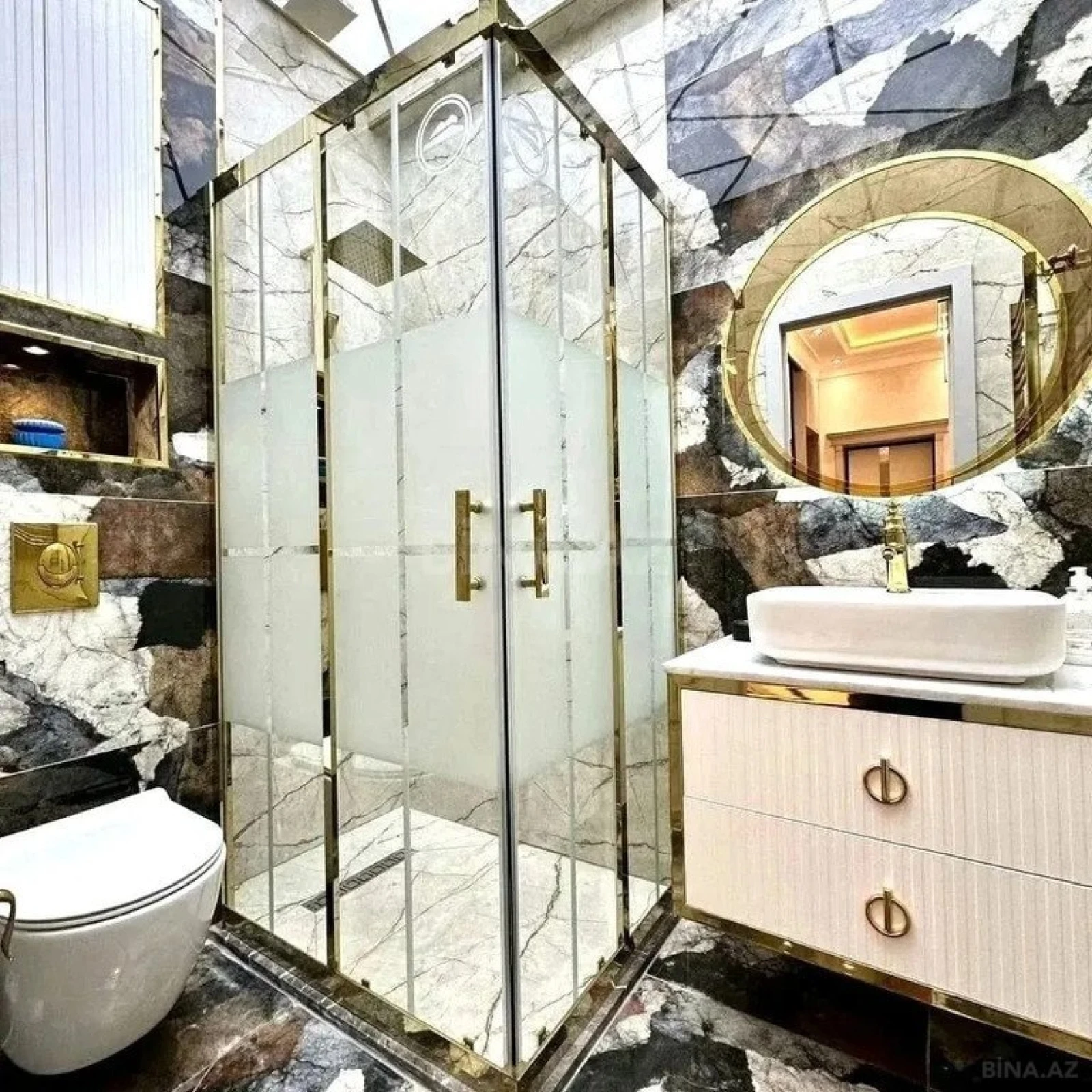 Satılır 3 otaqlı mənzil 136 m²