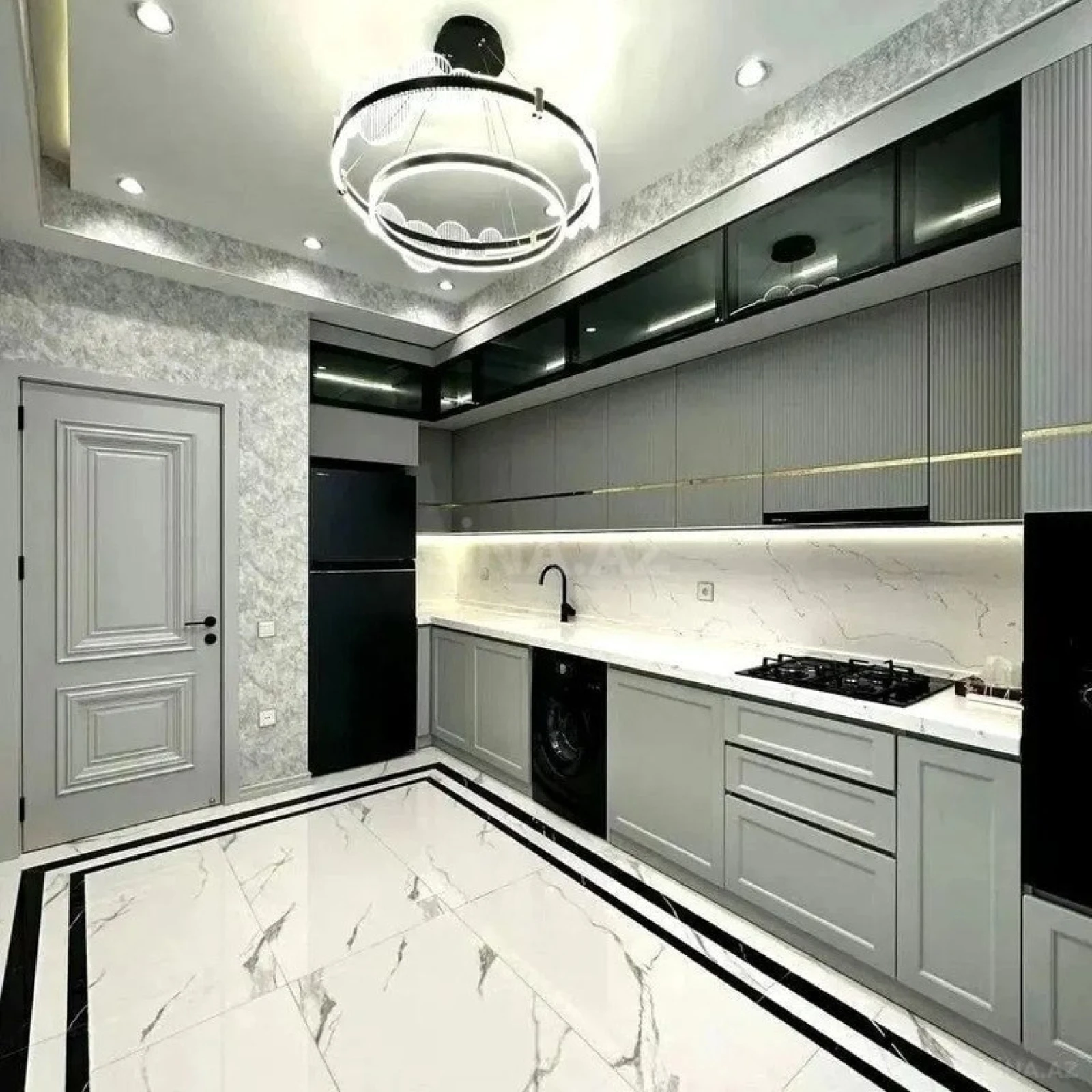 Satılır 3 otaqlı mənzil 136 m²