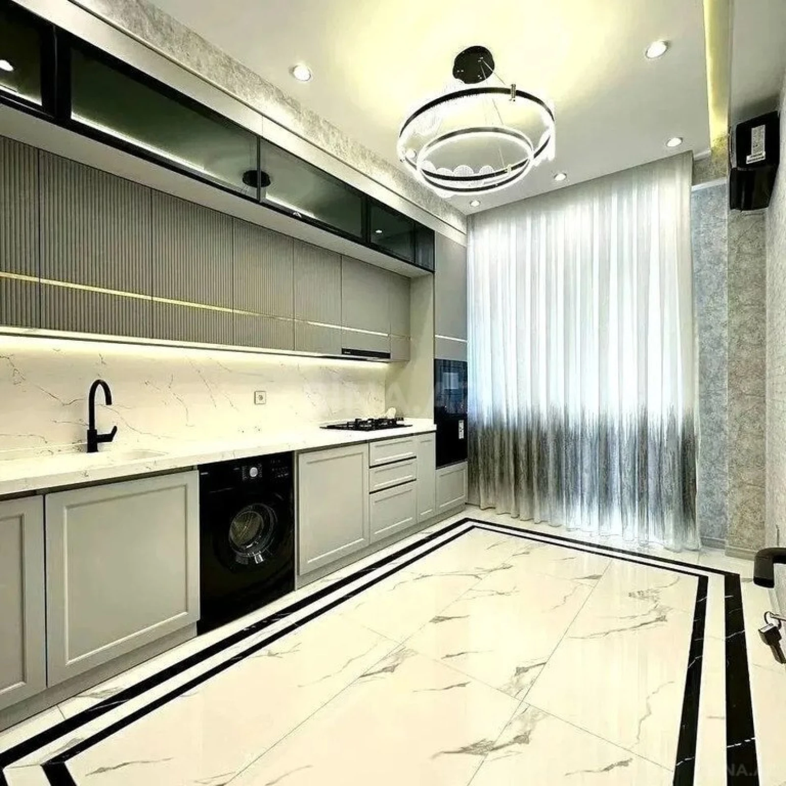Satılır 3 otaqlı mənzil 136 m²