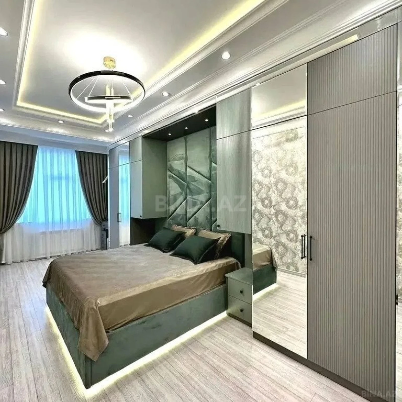 Satılır 3 otaqlı mənzil 136 m²