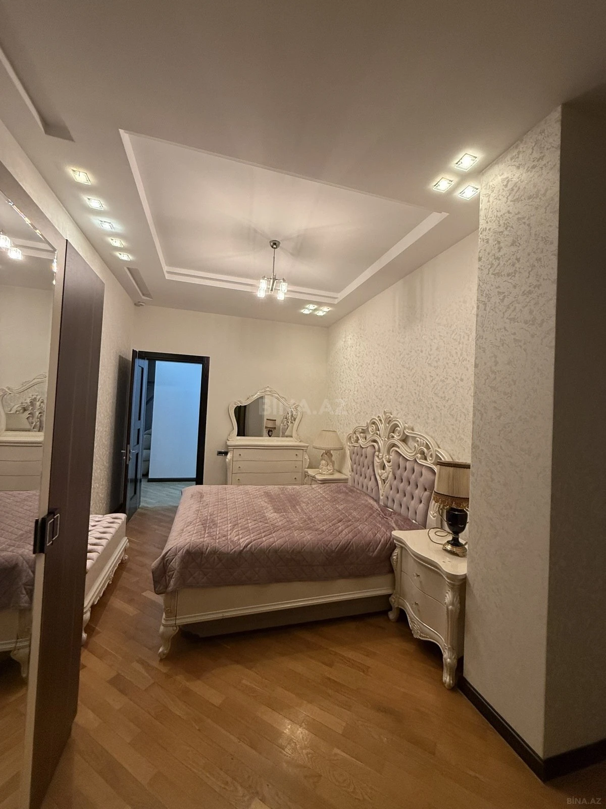 Kirayə verilir 3 otaqlı mənzil 140 m²