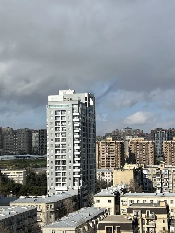 Kirayə verilir 3 otaqlı mənzil 140 m²