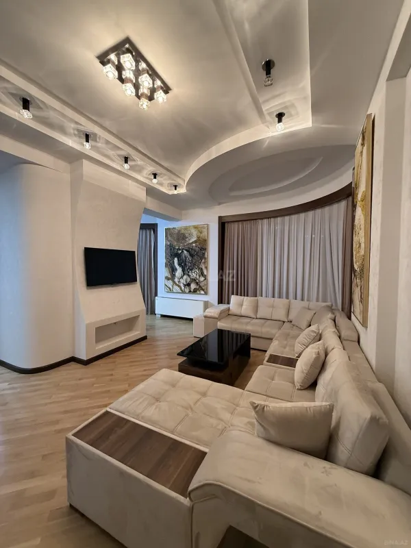Kirayə verilir 3 otaqlı mənzil 140 m²