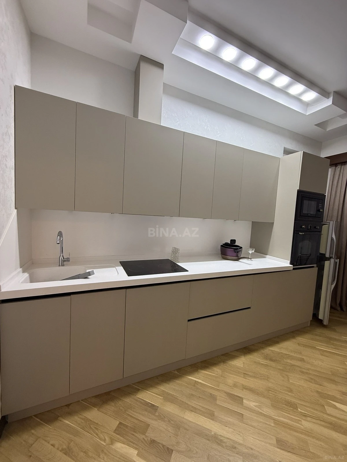 Kirayə verilir 3 otaqlı mənzil 140 m²